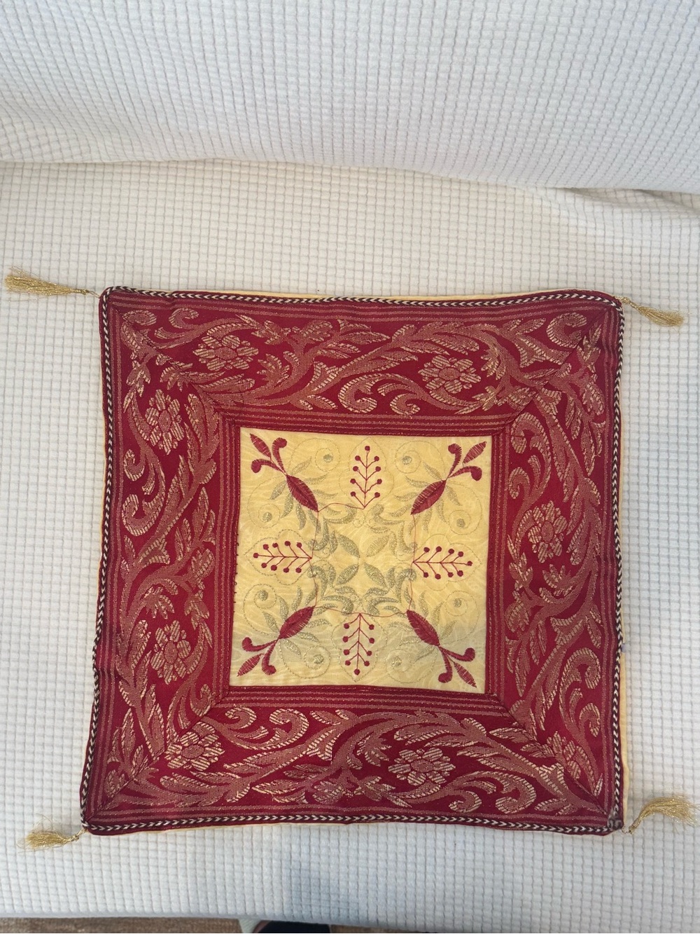 Cushion Cover 14.5"
Burgundy/Red Gold
Embroidered Tassels